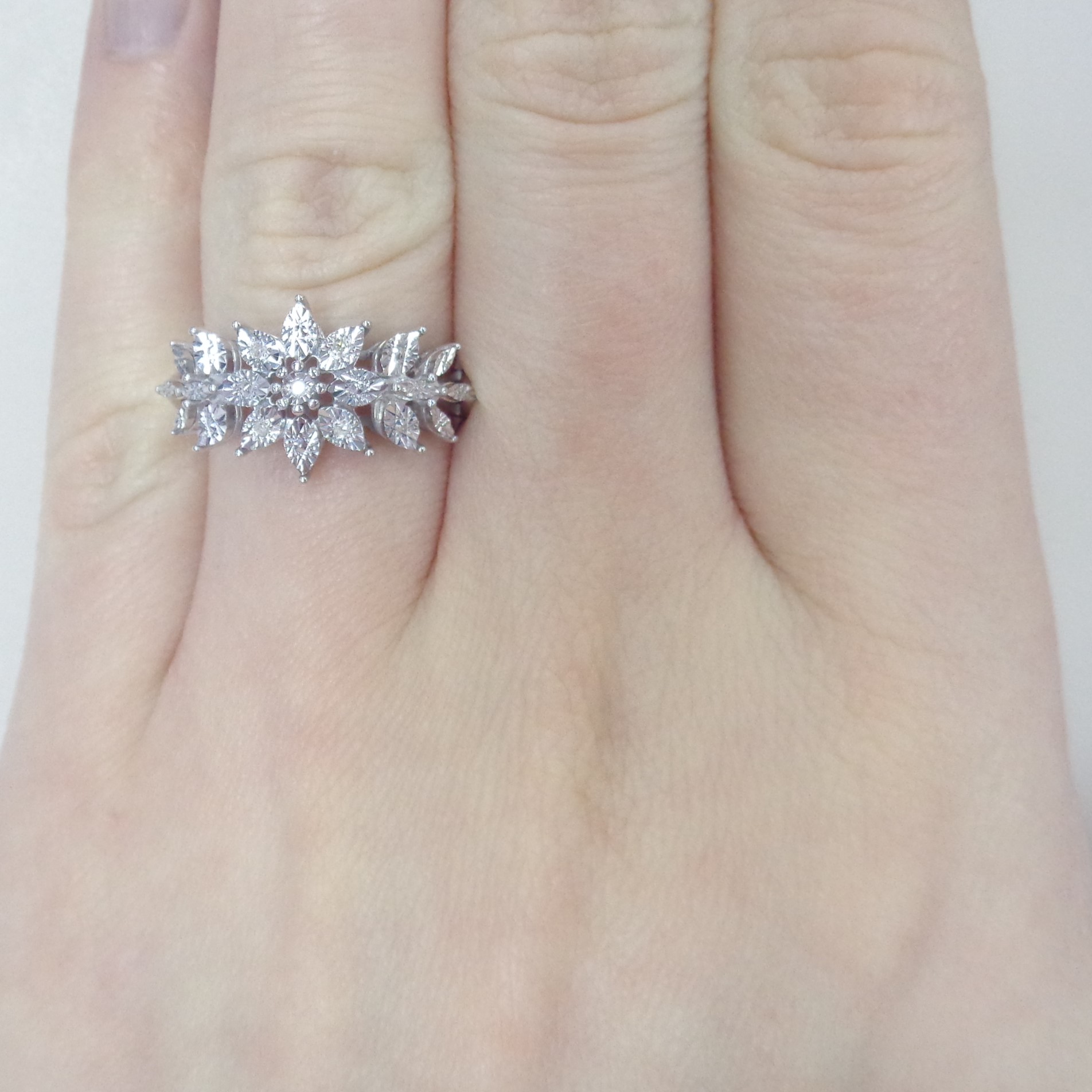 Серебряное кольцо с бриллиантами